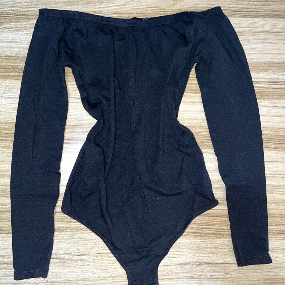 Off the shoulder bodysuit (new)